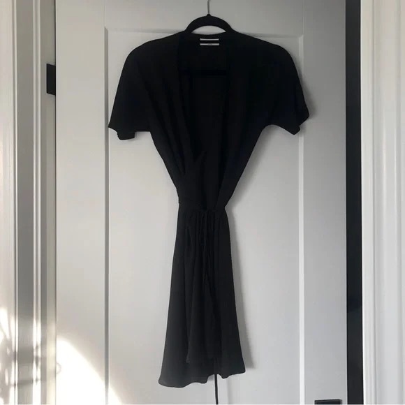Babaton Aritzia WALLACE Wrap Dress Black Short Sleeve xxs Excellent Condition - Picture 1 of 4